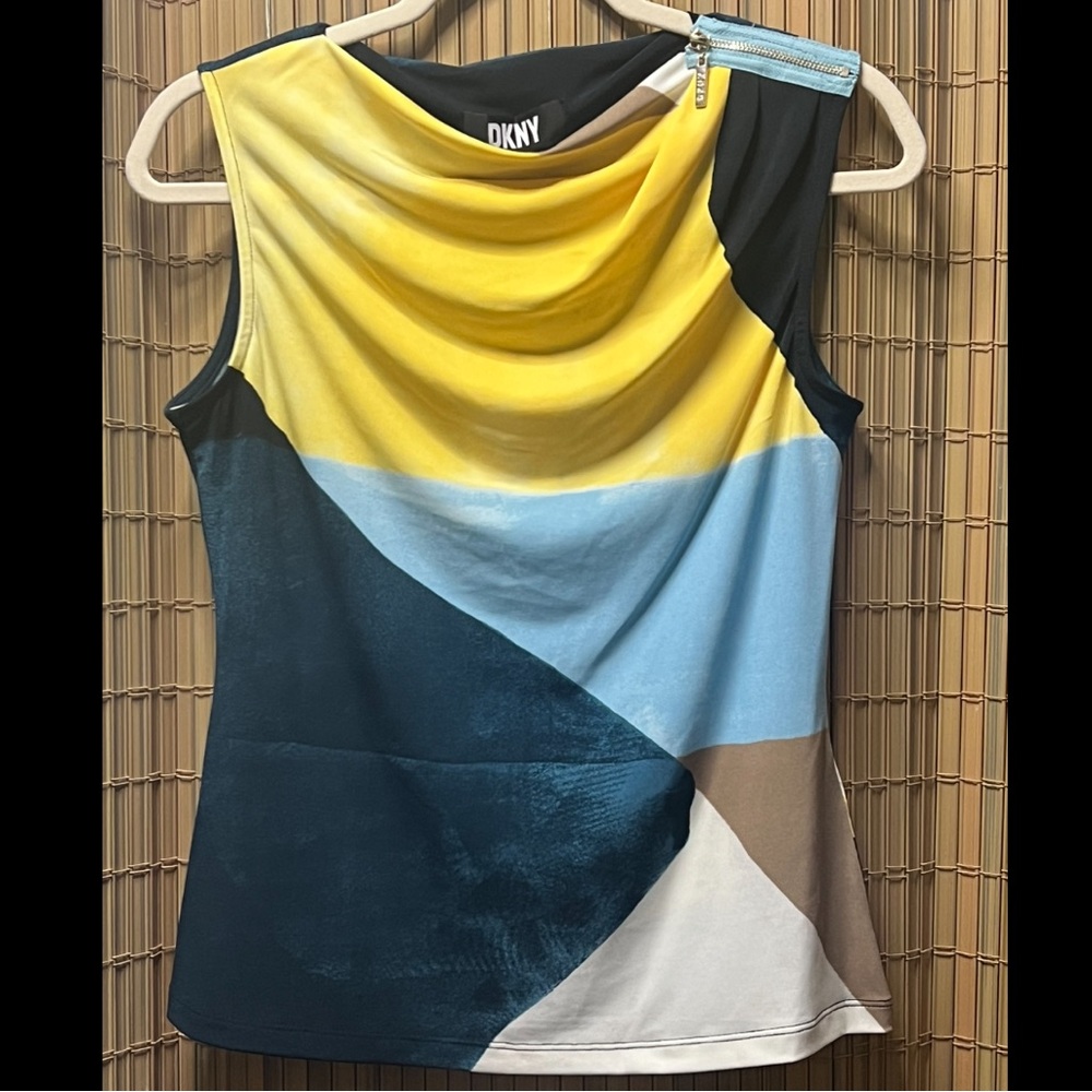 NWT DKNY top